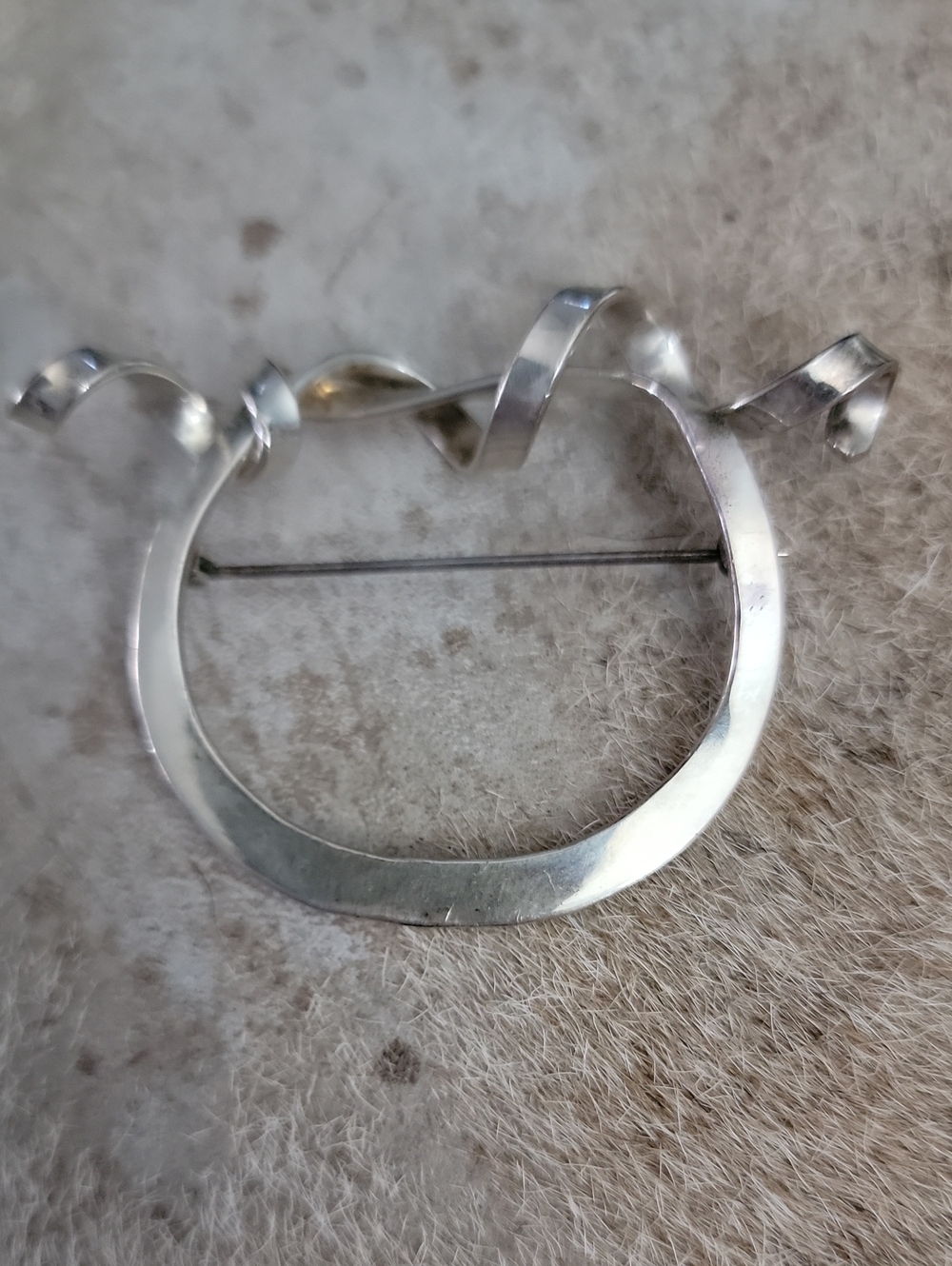 Sterling Silver Ribbon Circle Brooch - Silver